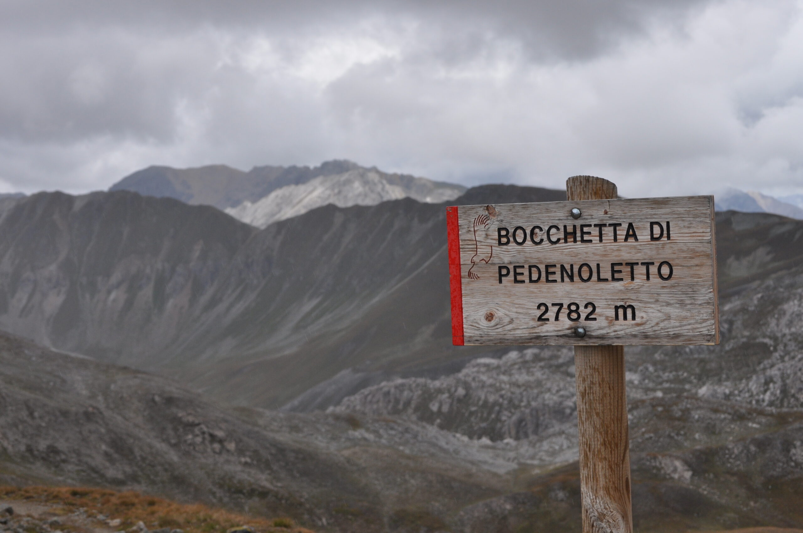 Scendendo verso la Bocchetta di Pedenolo