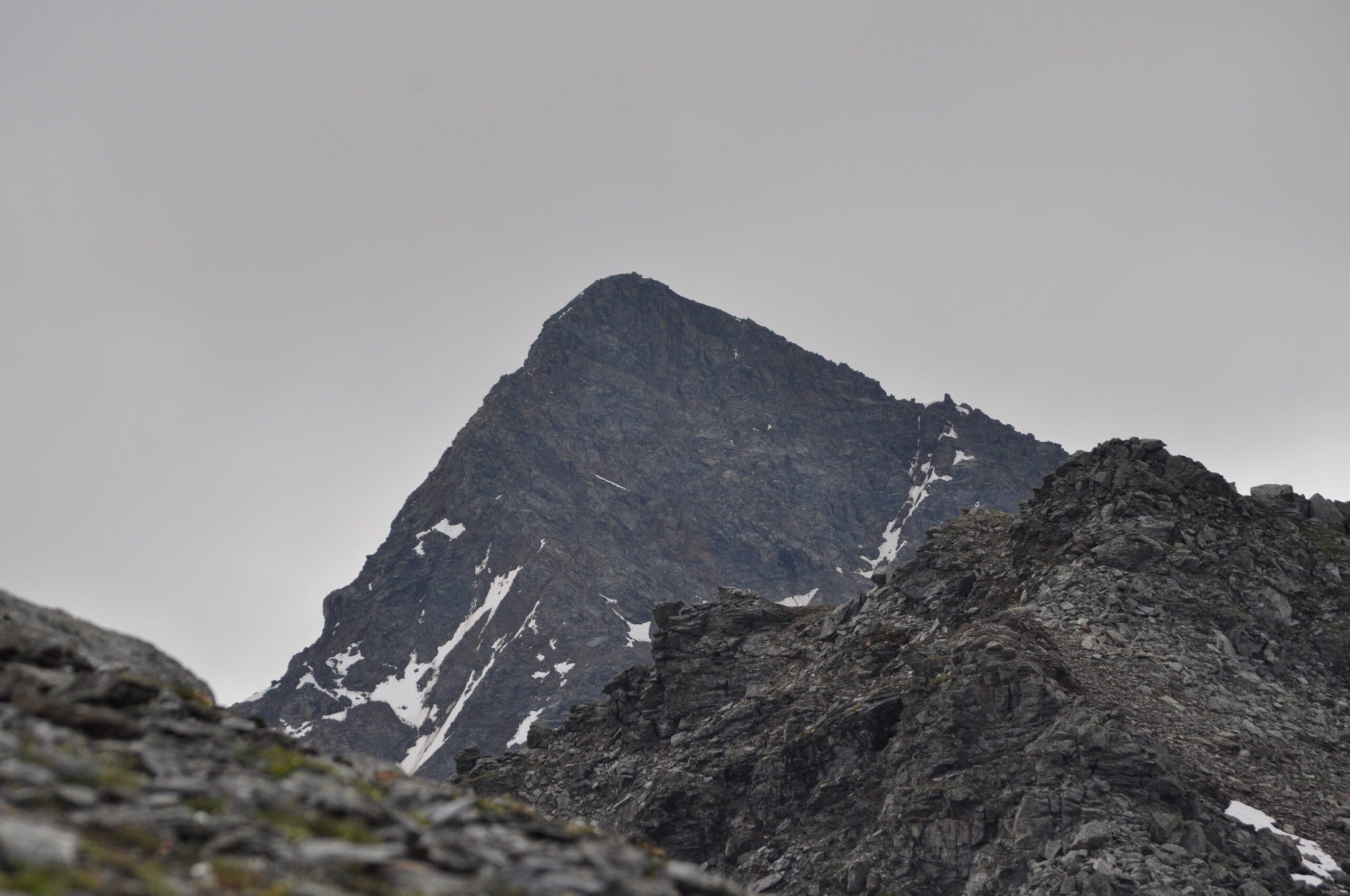 Il Monte Confinale dal Passo