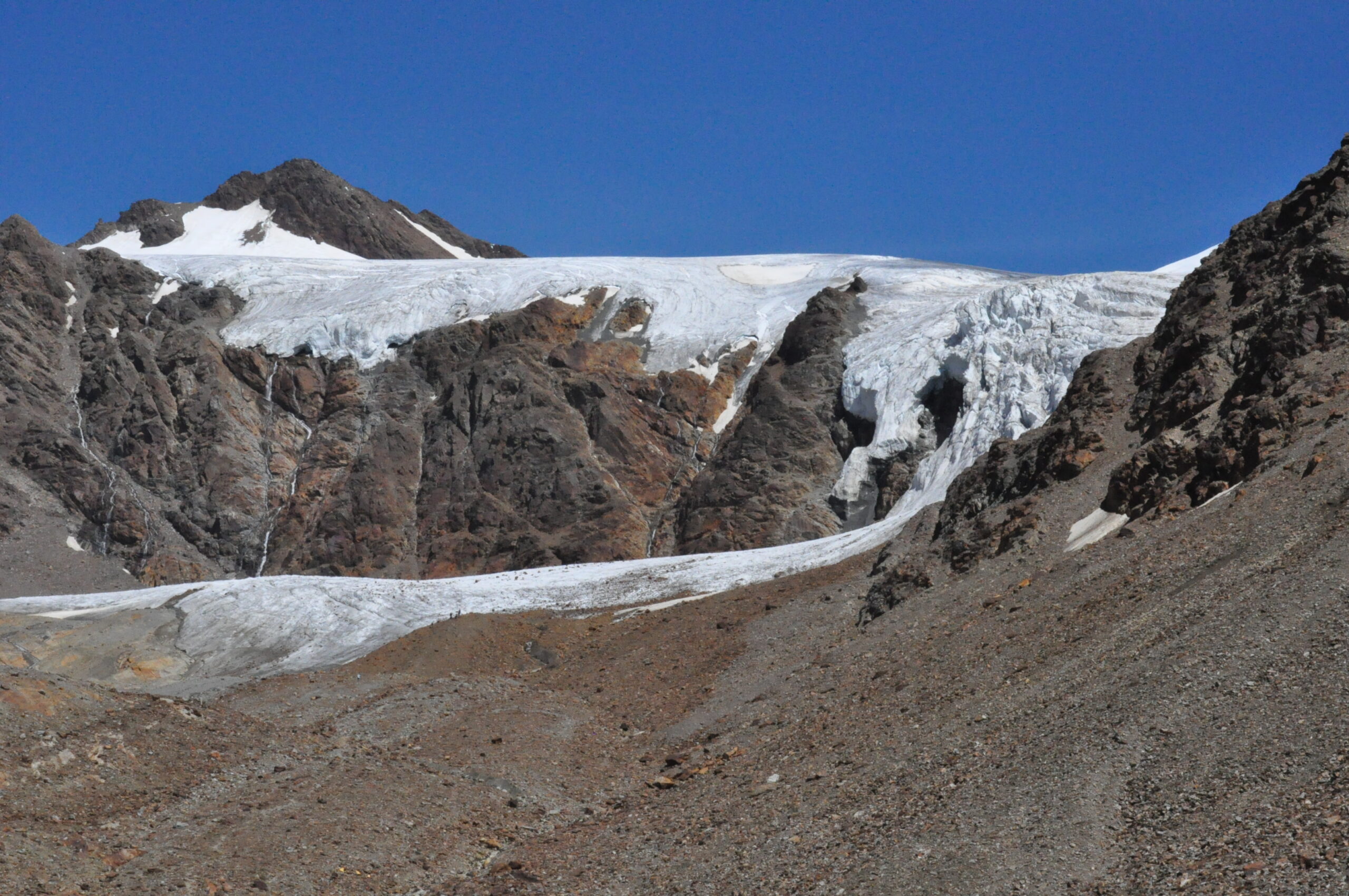 Il Ghiacciaio del Dosegú scendendo verso la valle del Dosegú e nuovamente verso il Rifugio Berni