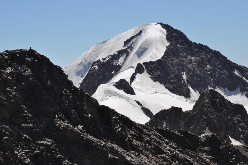 Da sinistra: Punta Pedranzini, Cima Dosegú e  Punta San Matteo